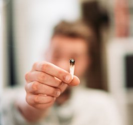 How To Roll A Blunt With Notebook Paper