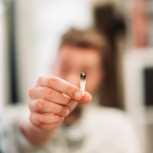 How To Roll A Blunt With Notebook Paper