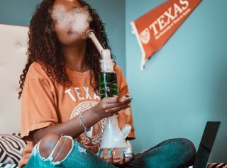 What Are Marijuana Bongs And Why You Need To Use Them