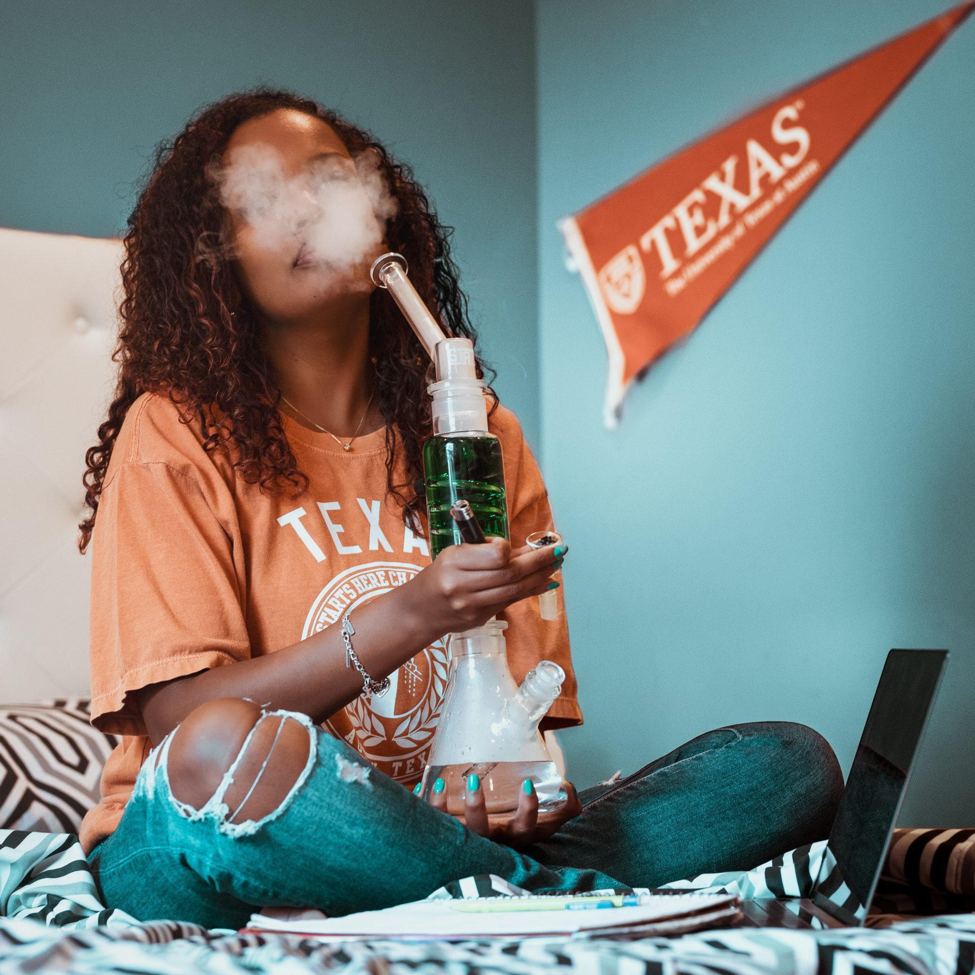 Why The Need To Use Marijuana Bong I Growing Marijuana Blog why-the-need-to-use-marijuana-bong-i-growing-marijuana-blog