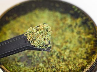 How to Smoke Kief Without Weed