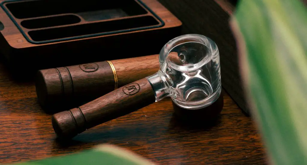 Pipe with glass bowl